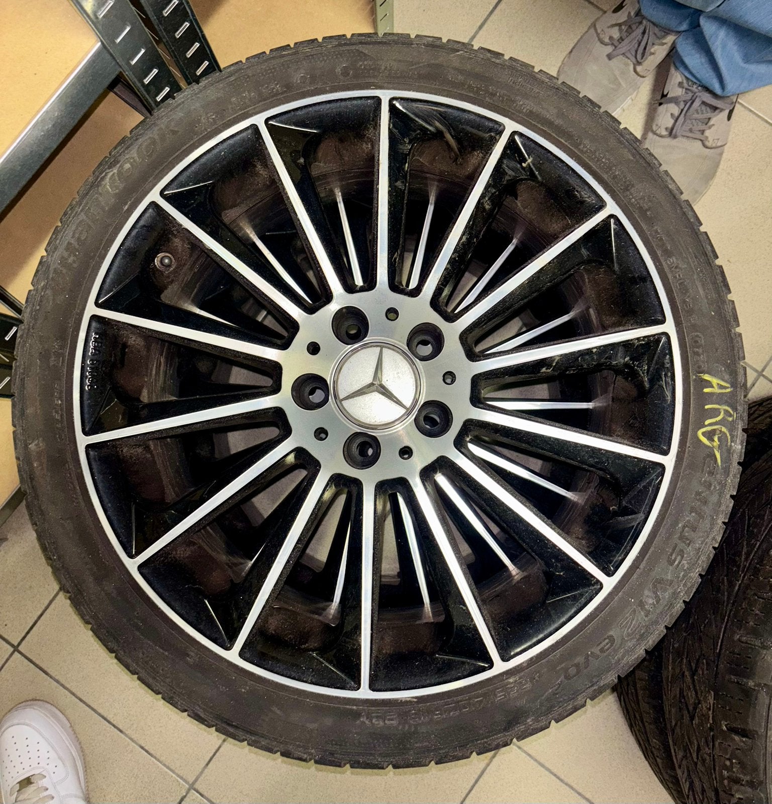 Jantes mercedes montées sur pneus Classe a - cla - b, 4 Saisons, Véhicule de tourisme, Enlèvement, Utilisé