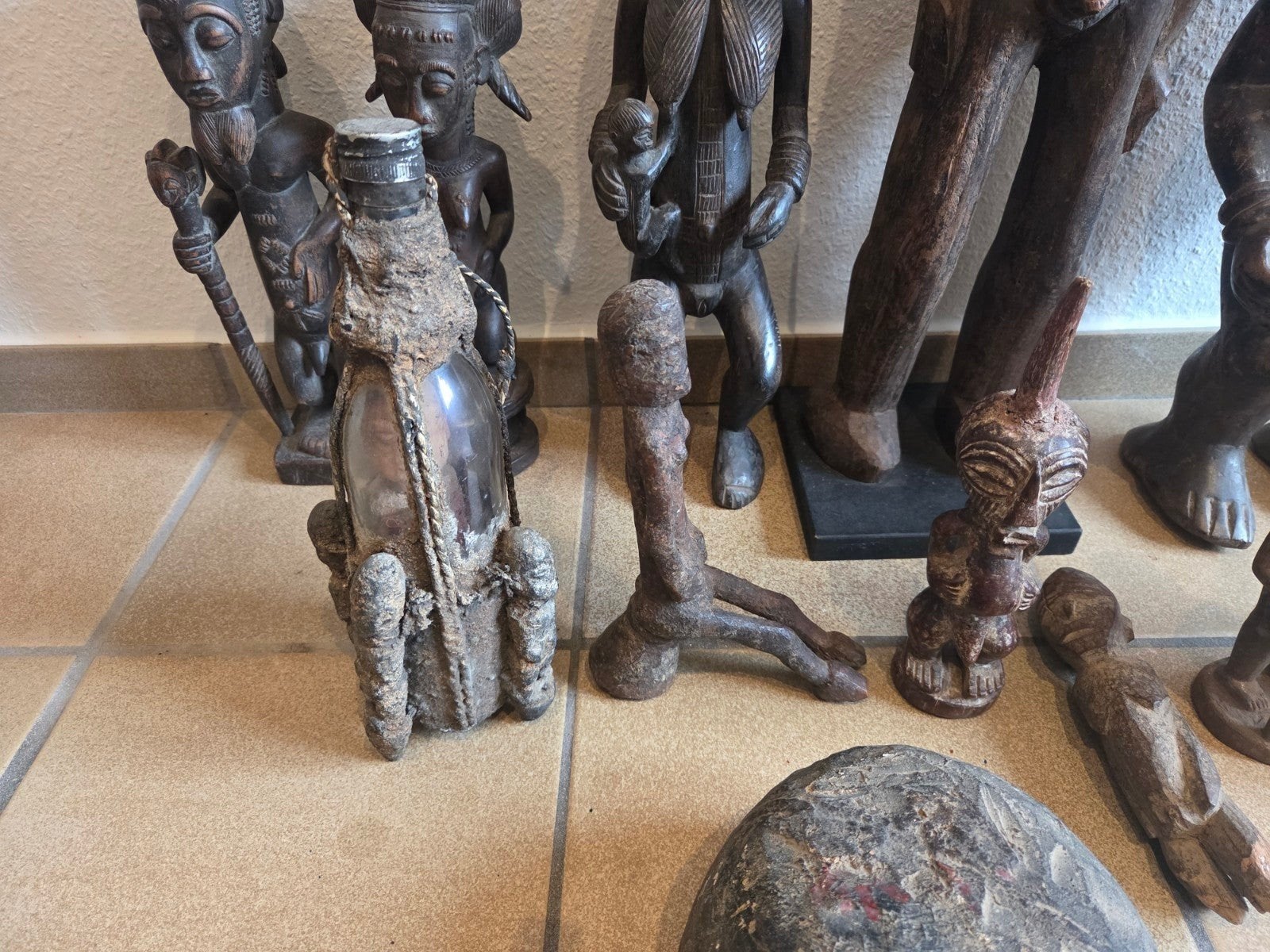 Afrikaanse beelden en Voodoo fles, Ophalen, Masker