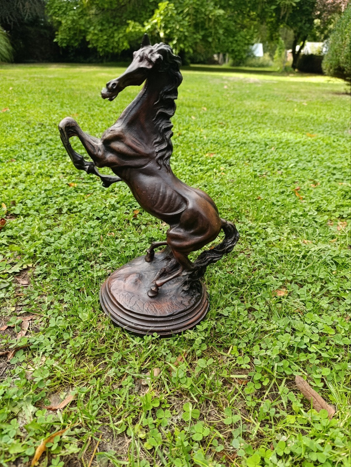 sculpture cheval cabré, Enlèvement