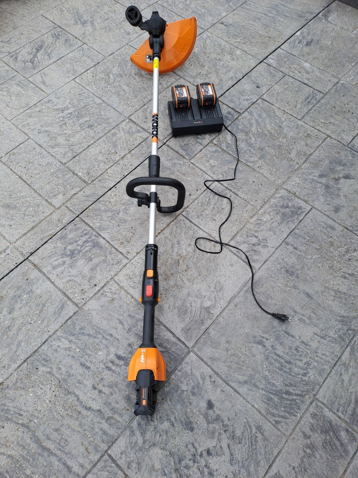COUPE BORDURE, DEBROUSSAILLEUSE WORX WG184E, WORX, Comme neuf, 30 à 50 cm, Enlèvement