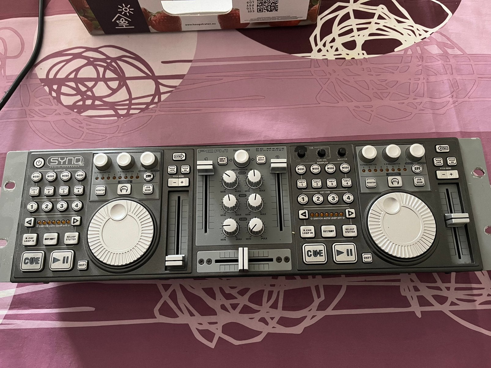 SYNQ audio research sampler, Muziek en Instrumenten, Ophalen, Zo goed als nieuw