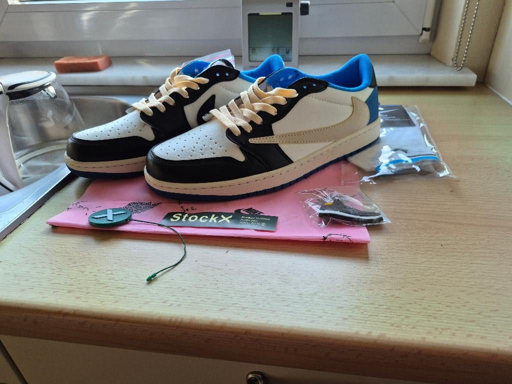 Jordan 1 Retro Low OG SP Fragment x Travis Scott taille 45, Neuf, Enlèvement ou Envoi, Autres couleurs, Jordan (nike)
