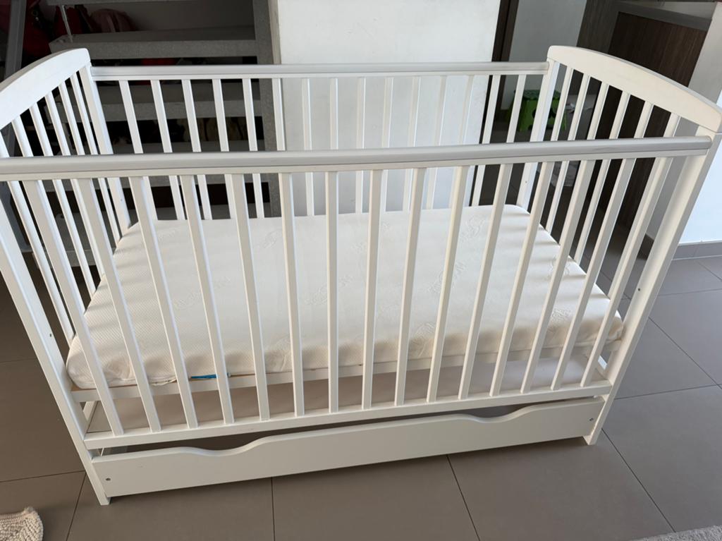 Lit bébé, Enfants & Bébés, Chambre d'enfant | Lits, Enlèvement, Comme neuf, Matelas