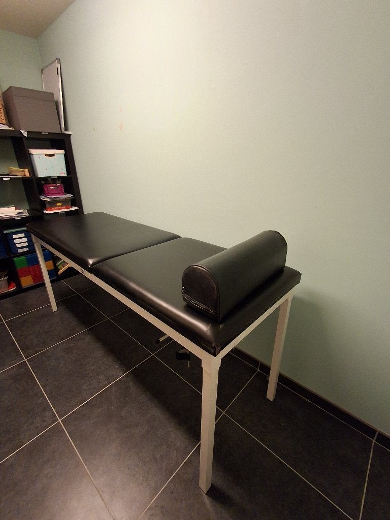 Massagetafel in zwart imitatie leder, Ophalen, Overige materialen, Gebruikt, Overige typen