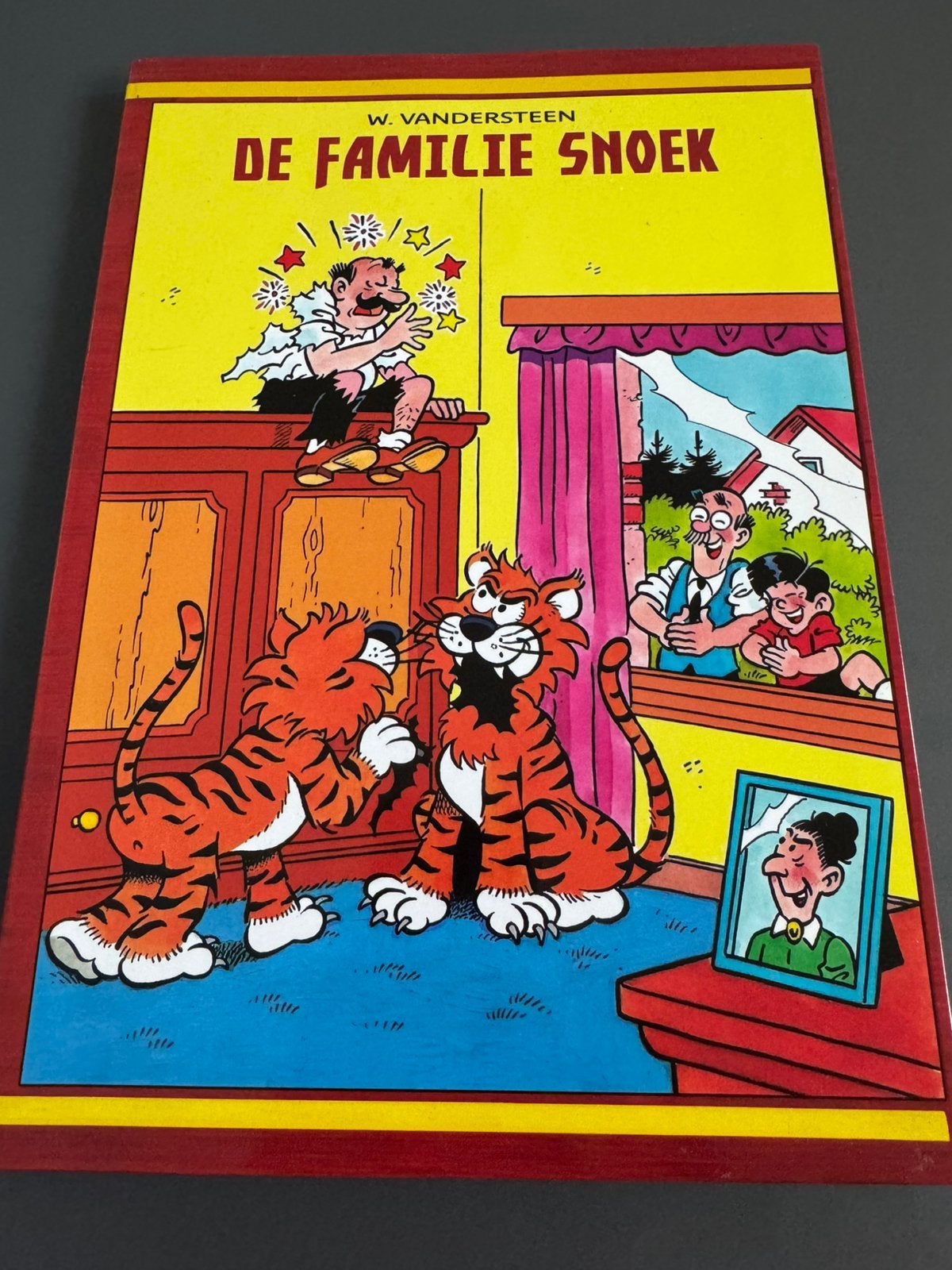 De familie Snoek - gags uit TV Ekspres (erfgoedreeks 2), Boeken, Stripverhalen, Eén stripboek, Ophalen of Verzenden, Zo goed als nieuw