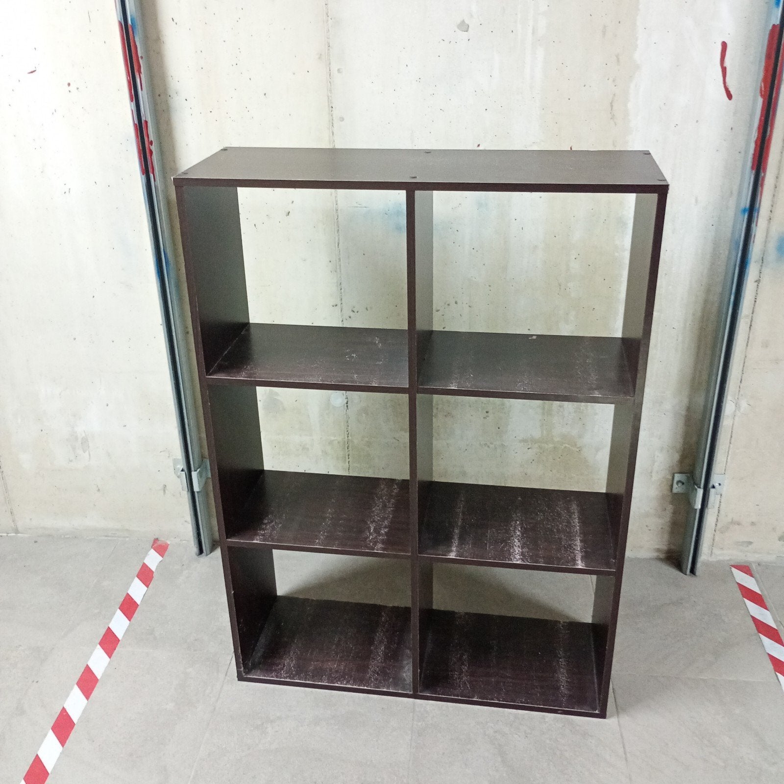 donkerbruine 6 vakjes kast, Ophalen, Met plank(en), Gebruikt, 100 tot 150 cm