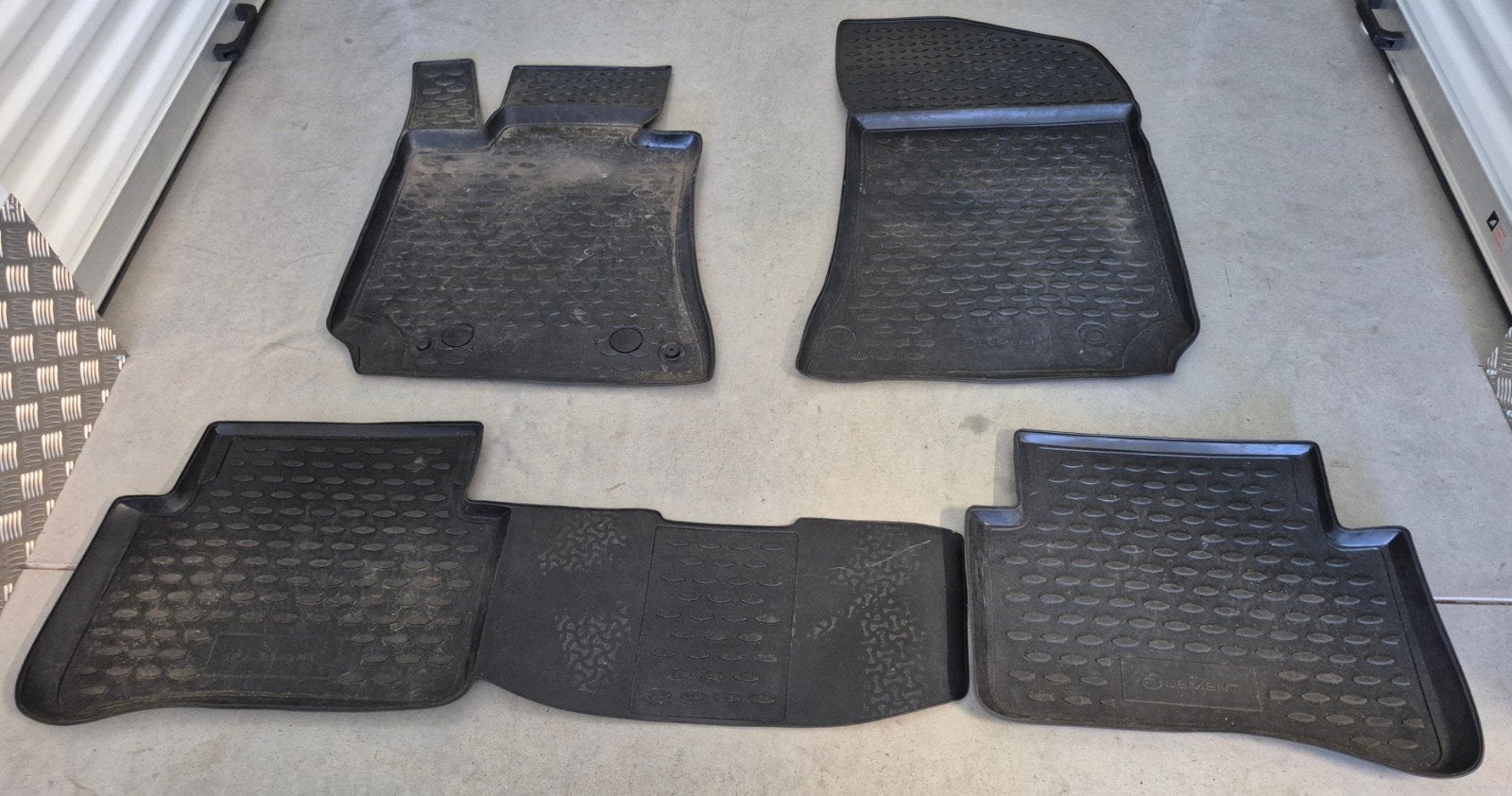 Tapis de sol en caoutchouc pour Mercedes-Benz E350, Enlèvement, Utilisé