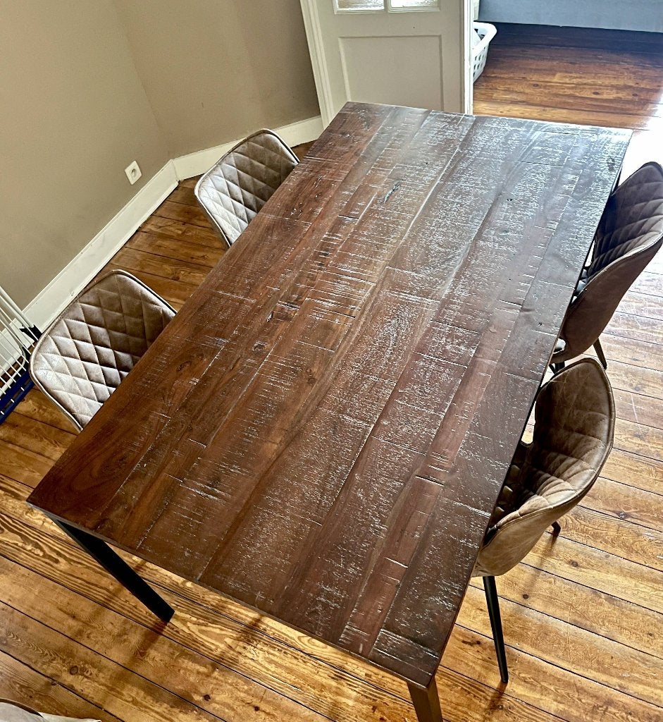Table en bois massif + 4 chaises, Enlèvement, Comme neuf, Industriel, 4 à 6 chaises
