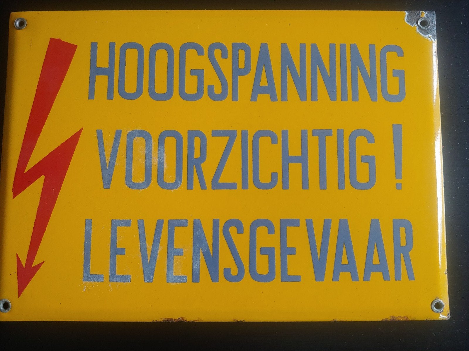 HOOGSPANNING / VOORZICHTIG! / LEVENSGEVAAR, Enlèvement