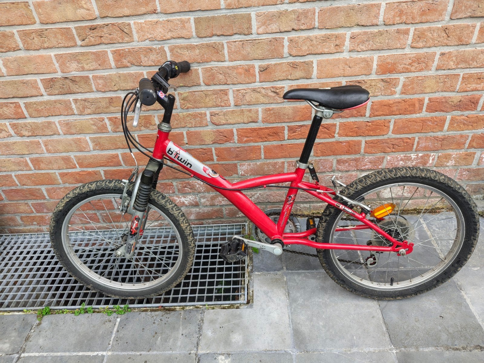 VTT B'Twin 20 pouces - 6-9 ans - bon état de fonctionnement, Frein sur jante, B'twin decathlon, Enlèvement, Utilisé