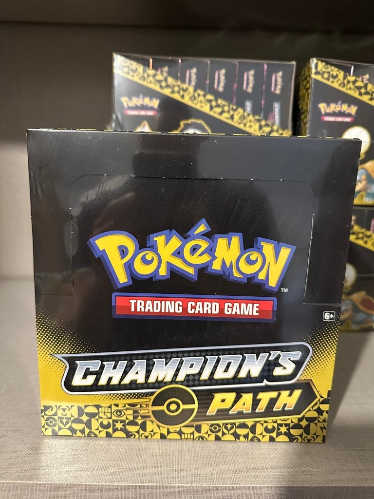 Boîte de collecte d'épingles Champions Path scellée, série 1, Hobby & Loisirs créatifs, Enlèvement ou Envoi, Neuf, Booster box