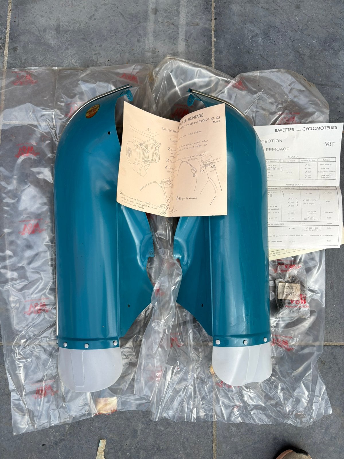 Beenschilden voor bromfietsen Peugeot 101 / 102 / 104, Ophalen of Verzenden