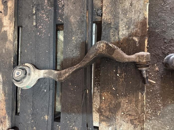 Bras de suspension haut avant droit d'un BMW 3-Serie, -, 3 mois de garantie, Utilisé, -