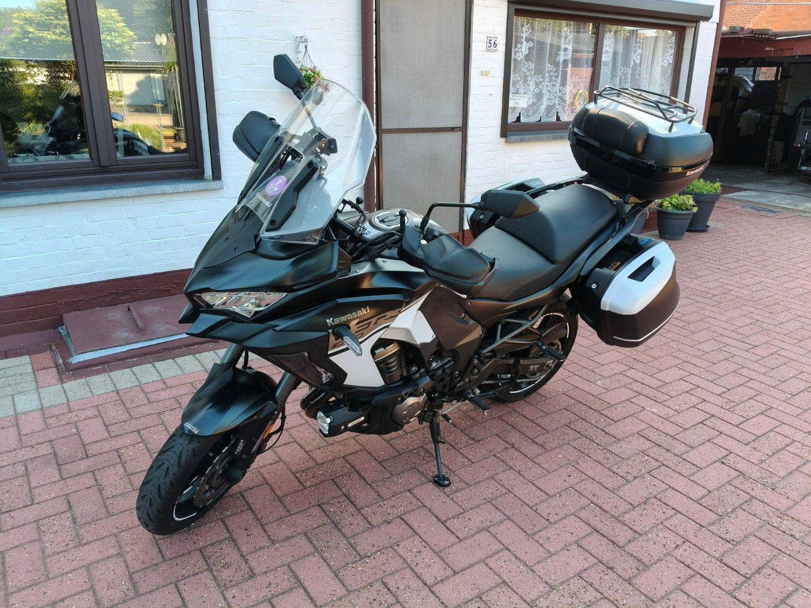 Très belle Kawasaki Versys SeGT de couleur blanche, Motos, Motos | Kawasaki, Particulier, Sport, plus de 35 kW, 4 cylindres, Permis Moto A