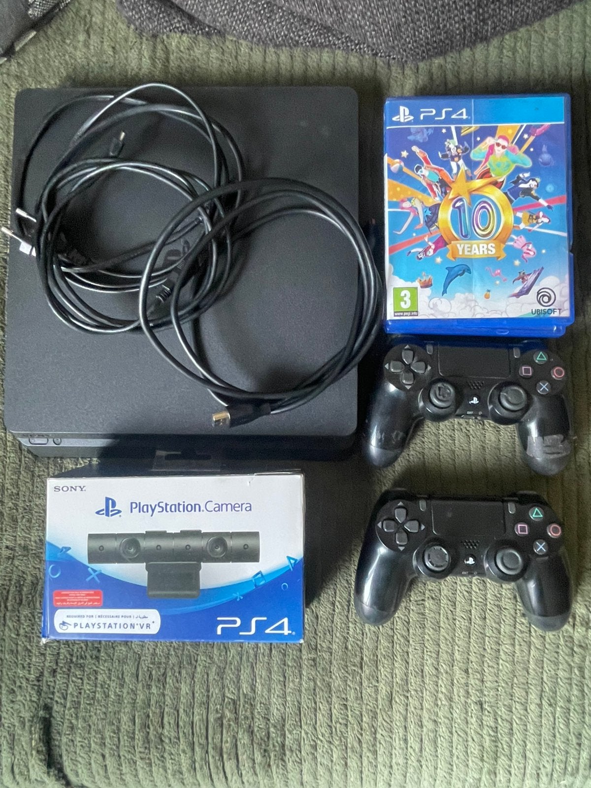 PS4 avec caméra, Consoles de jeu & Jeux vidéo, Consoles de jeu | Sony PlayStation 4, Utilisé, Original, 500 GB, Avec 2 manettes