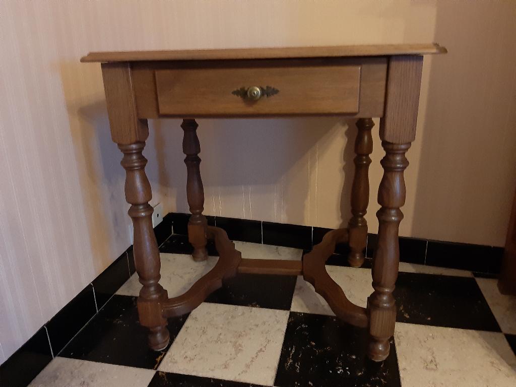 Petite table en chêne, Enlèvement