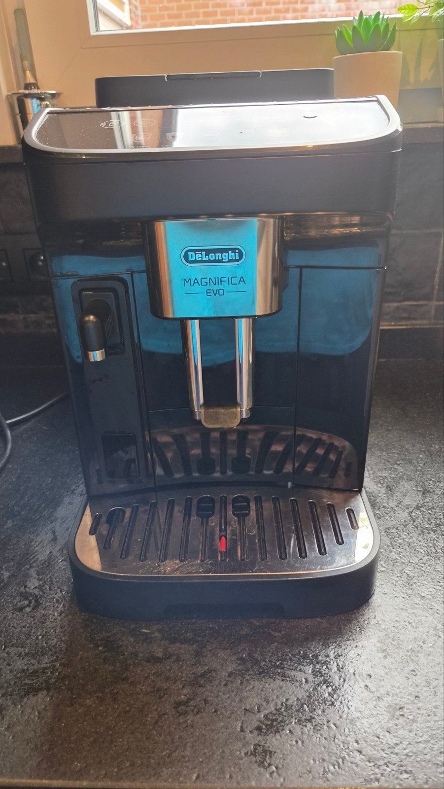 De'Longhi- magnifica evo, Electroménager, Réservoir d'eau amovible, Café moulu, Utilisé, Enlèvement