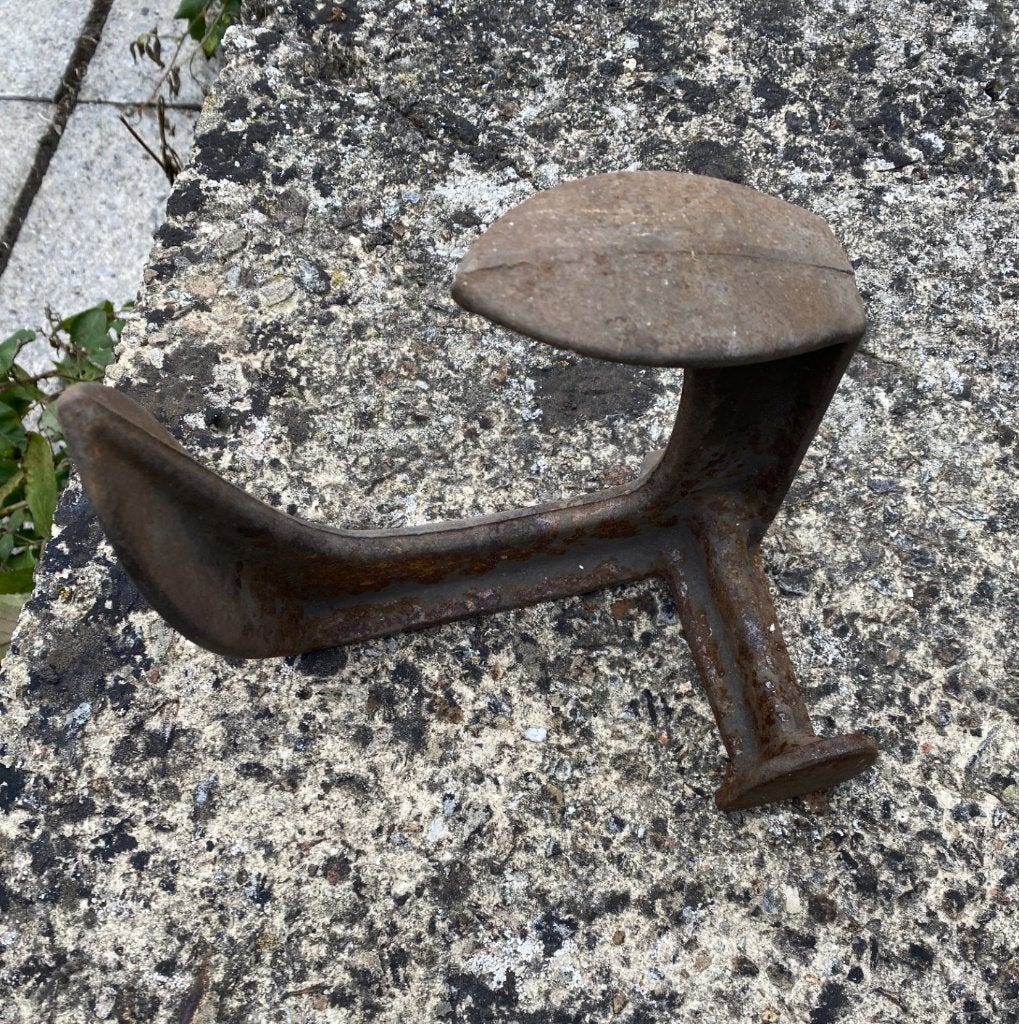 Vintage schoenmaker ondersteunt de voet in zijn eigen sap, Ophalen of Verzenden, Gebruikt