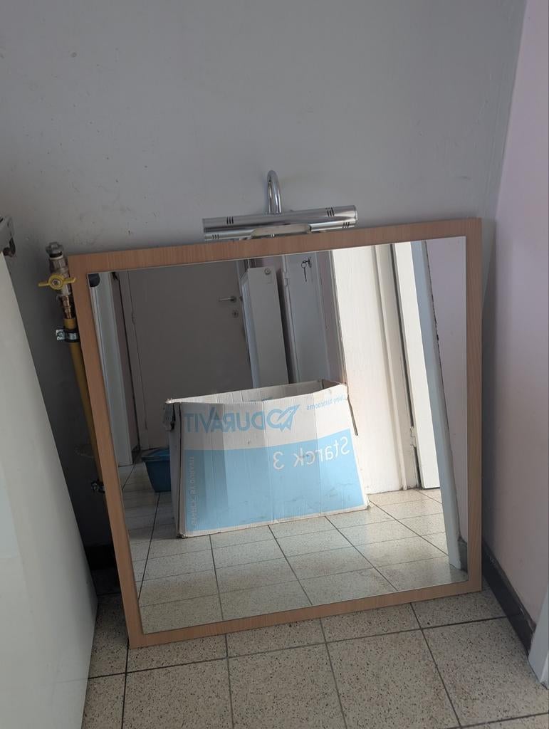 Miroir avec éclairage, Enlèvement