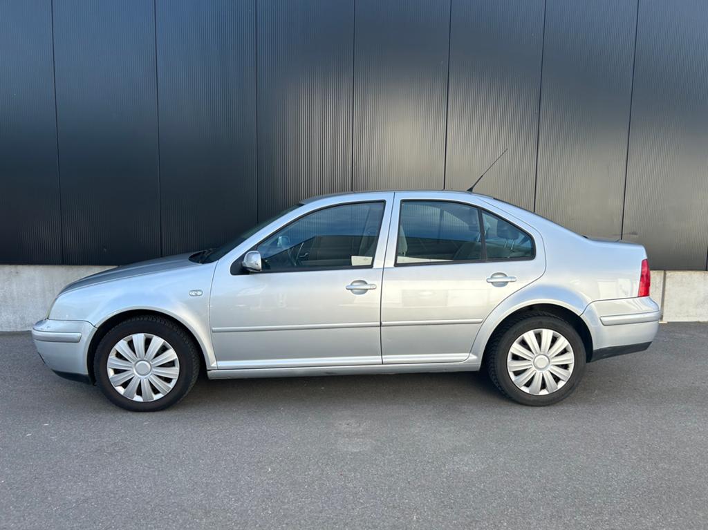 Volkswagen Bora 1.6i / in goede staat, Auto's, Volkswagen, Stof, Bedrijf, 5 deurs, Parkeersensor