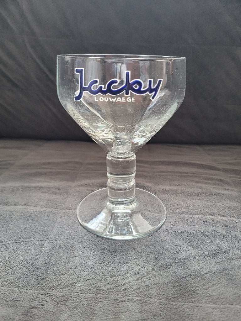 verre bière émaillé Jacky Louwaege, Collections, Marques de bière, Enlèvement ou Envoi, Comme neuf, Verre ou Verres, Autres marques