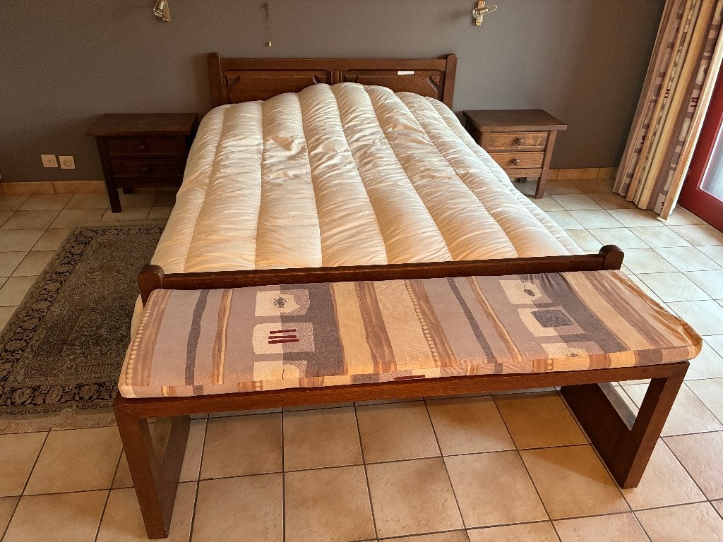 bed en twee nachttafels, Ophalen