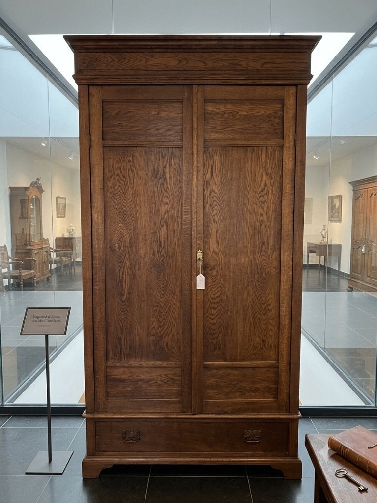 Armoire en bois massif, Enlèvement