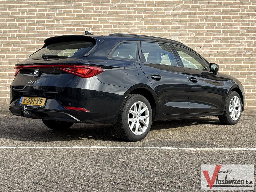 Seat Leon Sportstourer 1.0 TSI Reference | € 8.900,- NETTO!, Auto's, Seat, Leon, Zwart, Bedrijf, Grijs