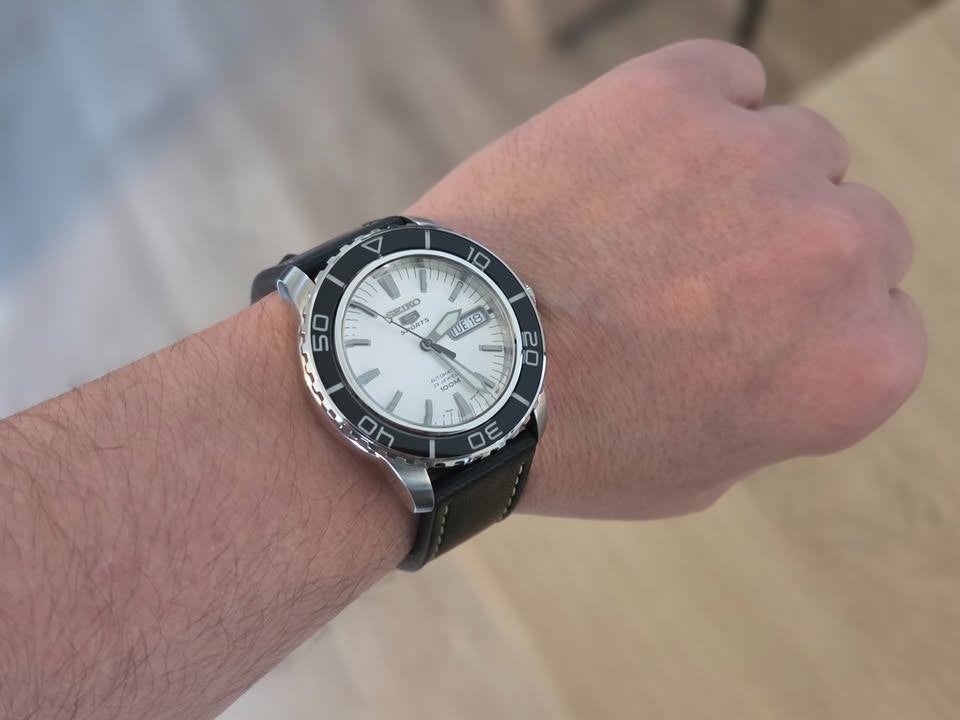 Montre Seiko SNZH51 – Automatique – Excellent état, Handtassen en Accessoires, Horloges | Heren, Ophalen, Seiko, Leer, Staal