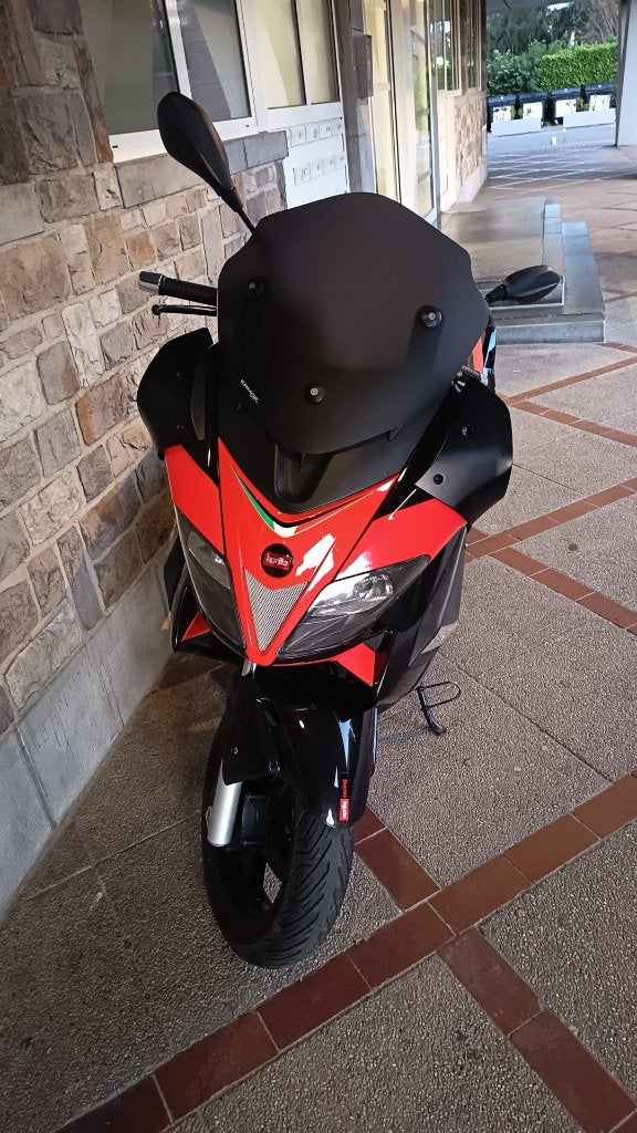 Aprilia SR 300 max, Motos, Enlèvement, Utilisé