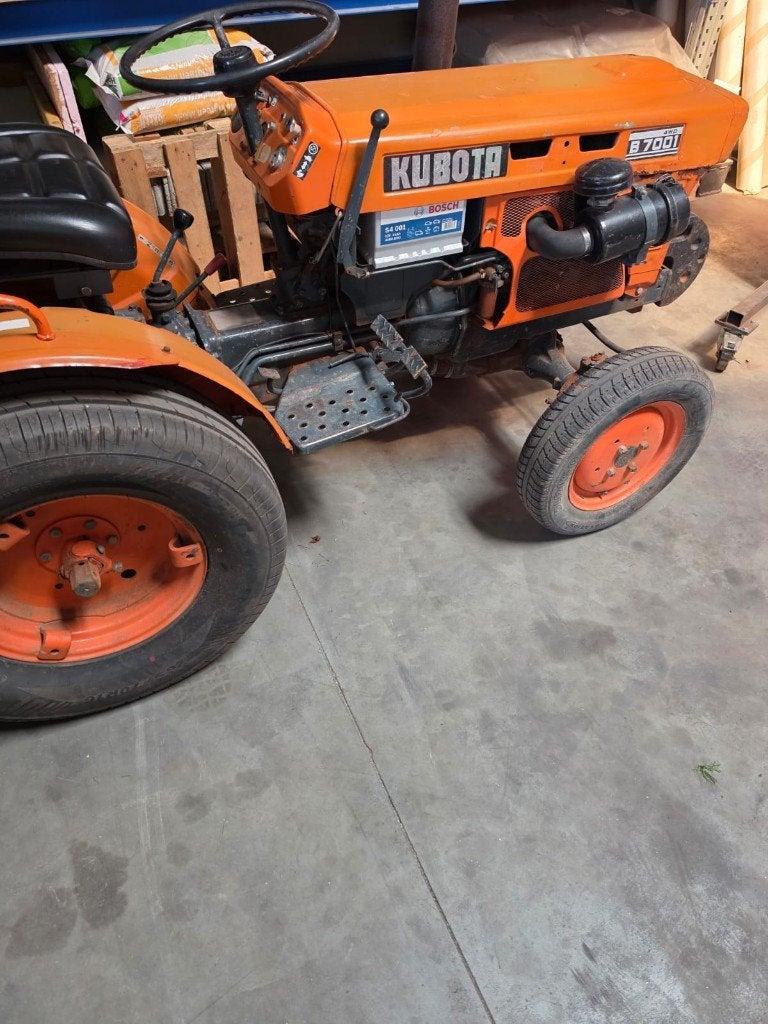 Kubota B7001 4WD zonder toebehoren, Zakelijke goederen, Landbouw | Tractoren, Ophalen, Oldtimer, Tot 80 Pk, Overige merken