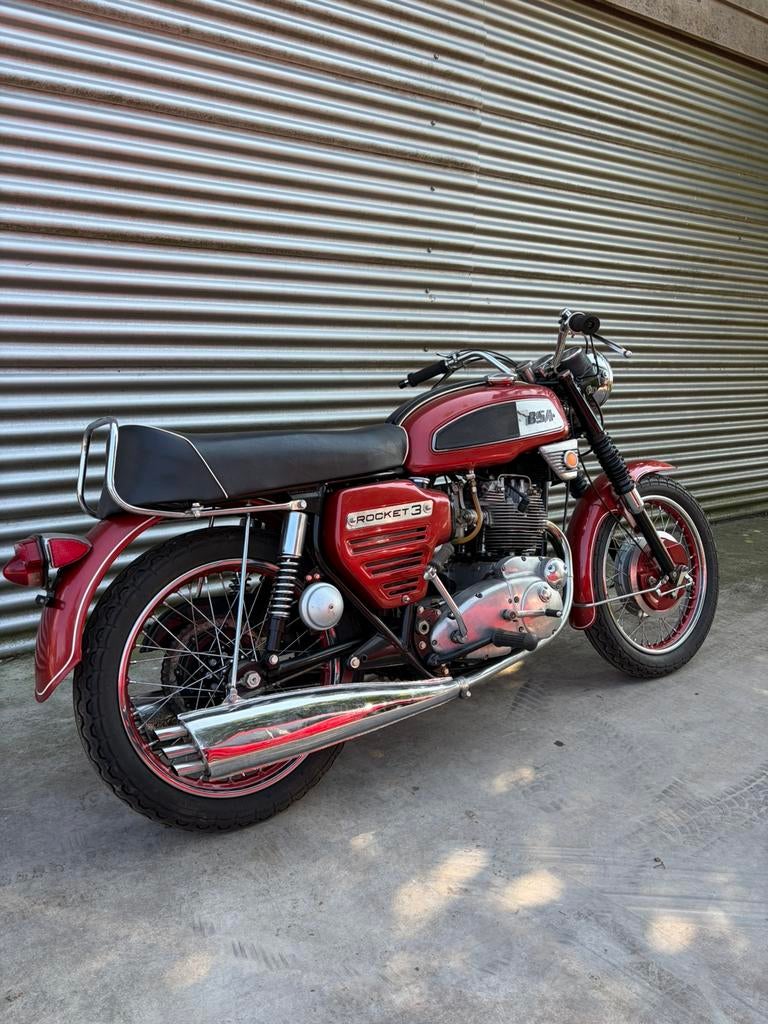 Bsa rocket 3 oldtimer, Motoren