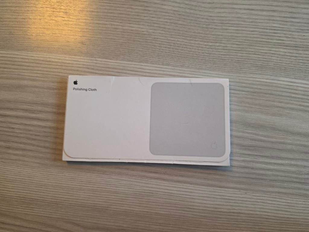 Apple Polishing Cloth with warranty and box, Computers en Software, Overige Computers en Software, Ophalen of Verzenden, Zo goed als nieuw