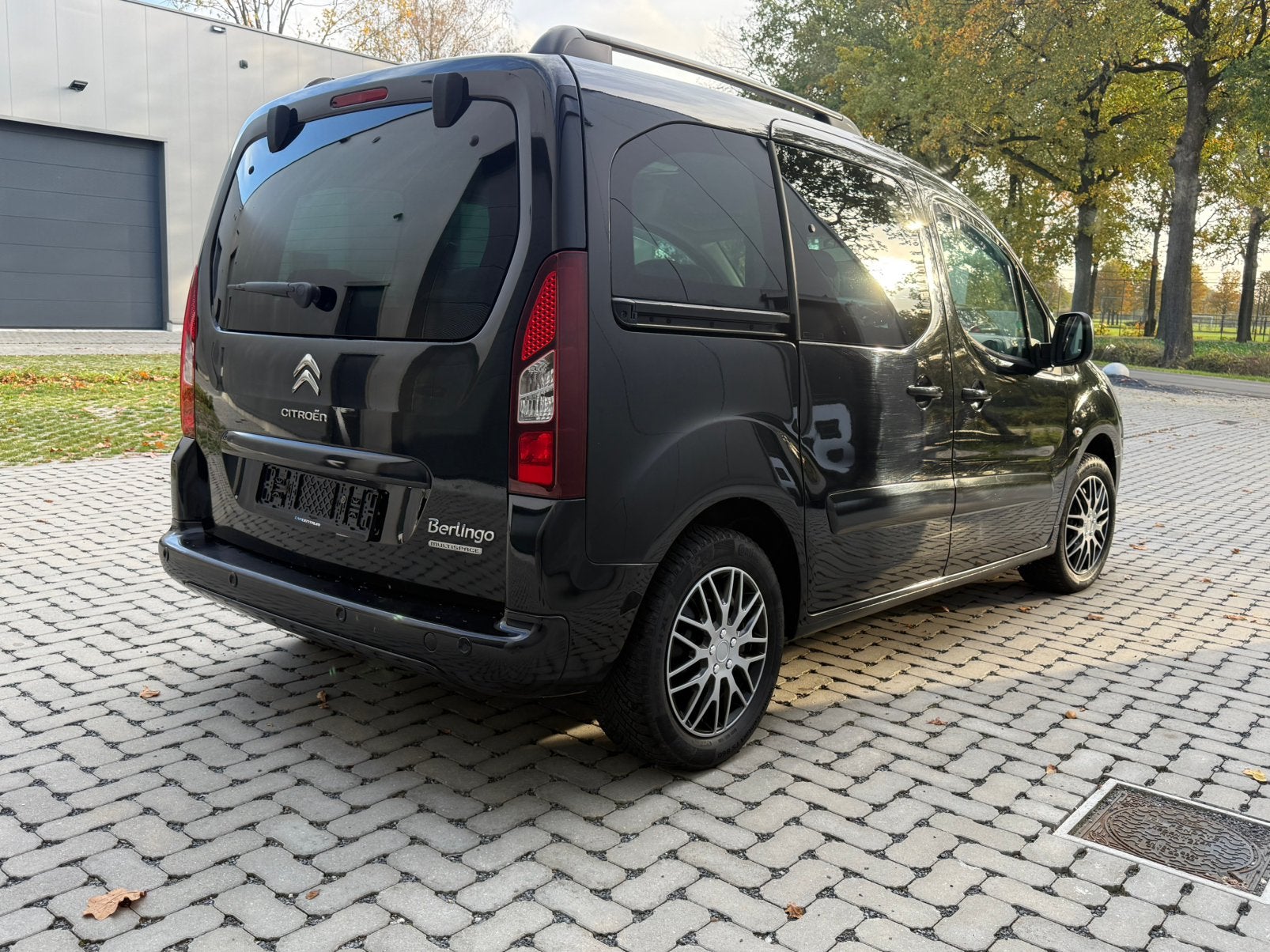 Citroen. Berlingo 5zits /airco/benzine/pano/gvv/euro6, Auto's, Parkeerassistent, 4 cilinders, Zwart, Grijs