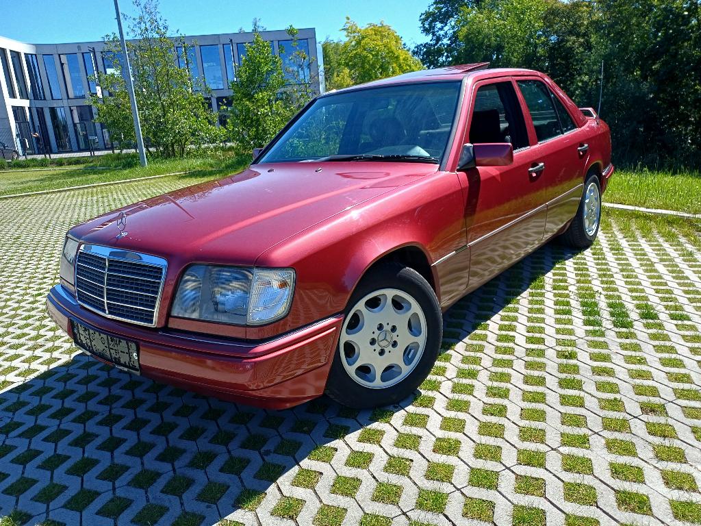 mercedes E300**diesel**OM606**geen roest**, Auto's, 4 deurs, Zwart, USB, Bedrijf
