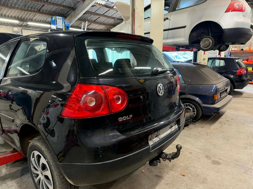Pare-choc arriere golf 5 noire, Autos : Pièces & Accessoires, Enlèvement