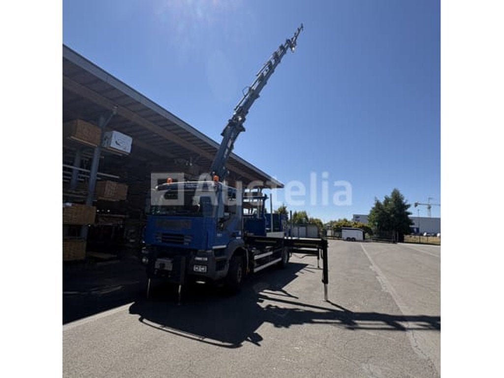 Camion plateau avec grue Iveco Trakker 350 (2005-351.428 km-, Autos, Achat, Entreprise, Iveco, Autres carburants