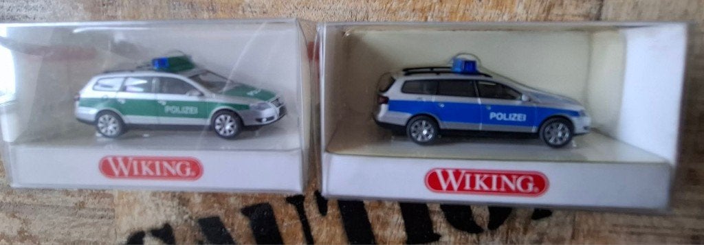 LOT 2x VW Passat Variant Polizei 1/87 HO WIKING Neuf+Boites, Hobby & Loisirs créatifs, Voitures miniatures | 1:87, Enlèvement