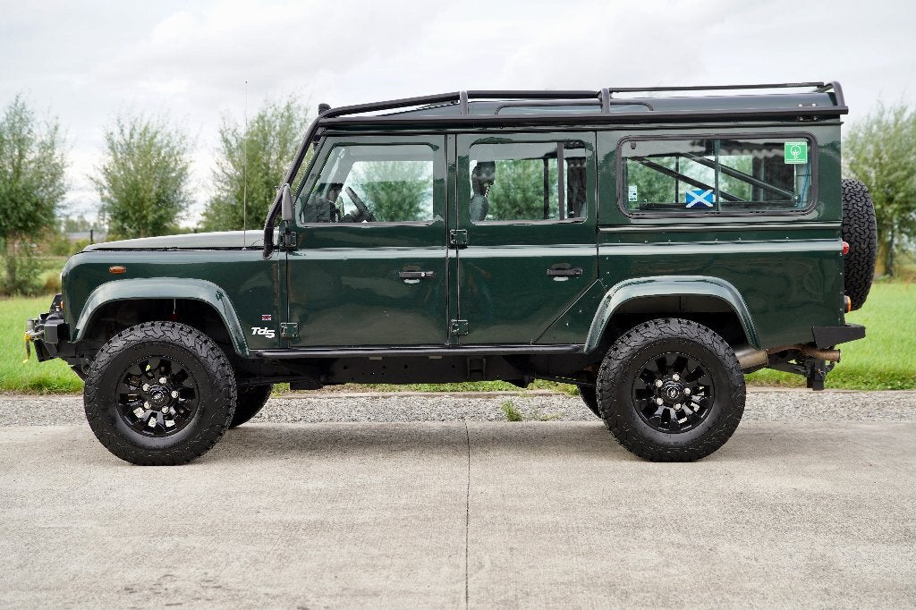 Land Rover DEFENDER 110 Td5 Unieke /Overdrive /cruisecontrol, Auto's, Land Rover, 90 kW, Stof, 2495 cc, 9 zetels