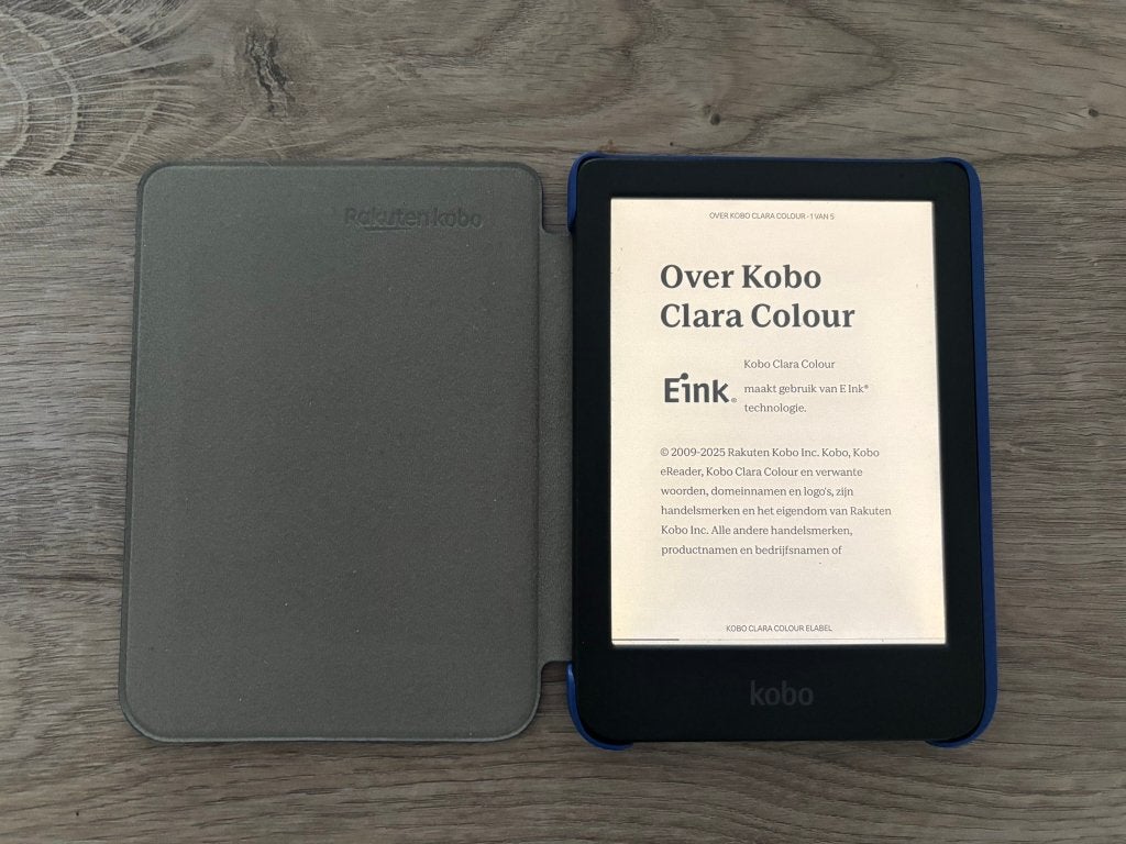 Kobo Clara Coulor met blauwe cover, Computers en Software, Touchscreen, 6 inch of minder, Kobo, Ophalen of Verzenden