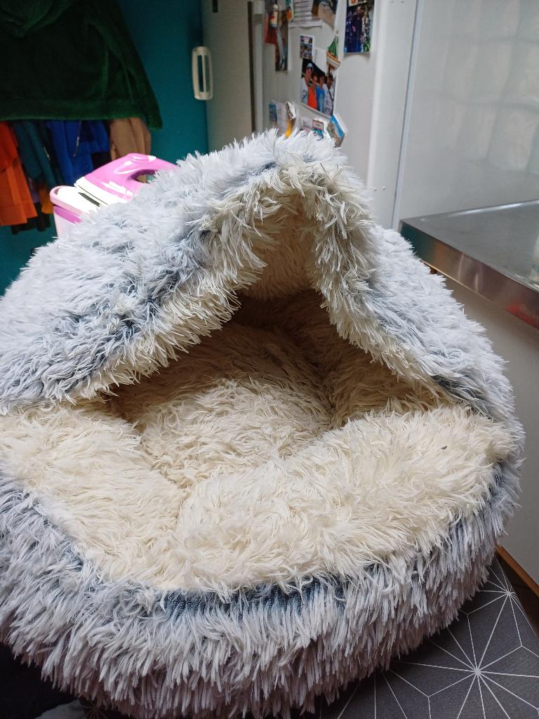 Panier igloo 70 cms de diametre, Huis en Inrichting, Tafelkleden, Ophalen, Zo goed als nieuw, Binnen