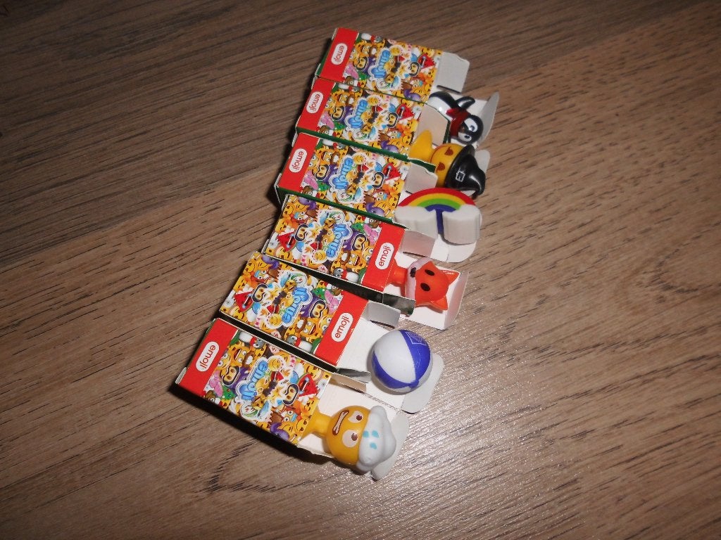 lot nr. 2:6 verschillende emoji's aldi 2026, Verzamelen, Aldi, Ophalen of Verzenden