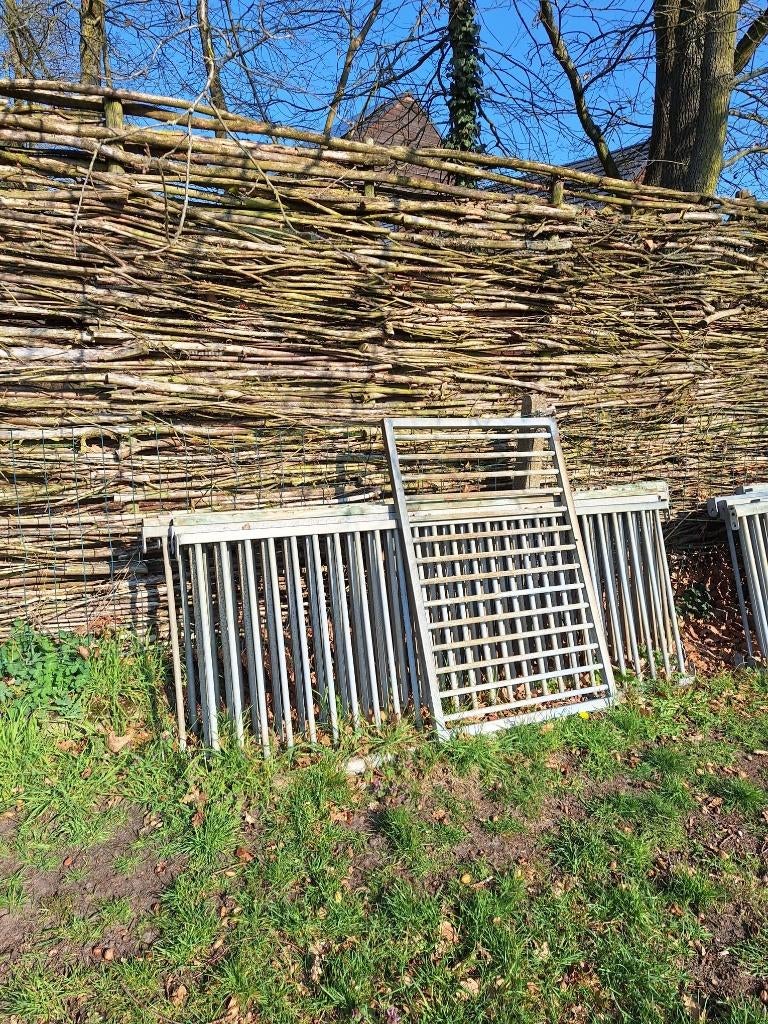 Hekwerk - Omheining - Afrastering - Met Looppoort, Tuin en Terras, Ophalen, Met poort, Spijlenhekwerk, Zo goed als nieuw