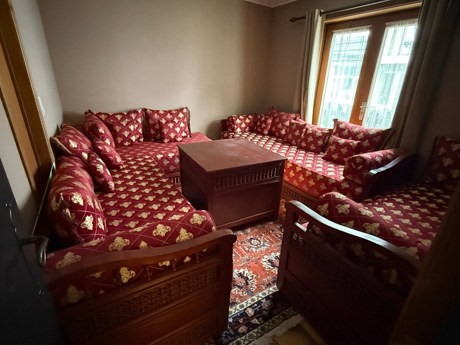 Salon marocain a venir chercher maintenant, Enlèvement, Comme neuf