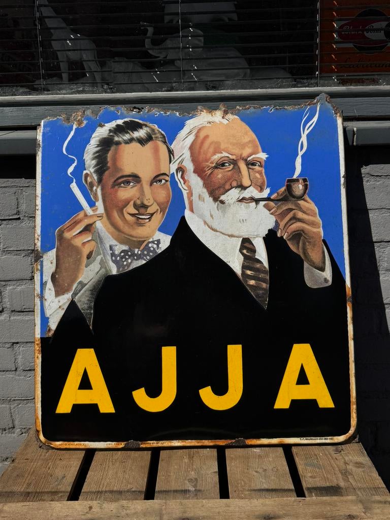 Ancien panneau d'affichage en émail AJJA 1951, Enlèvement ou Envoi, Utilisé, Panneau publicitaire