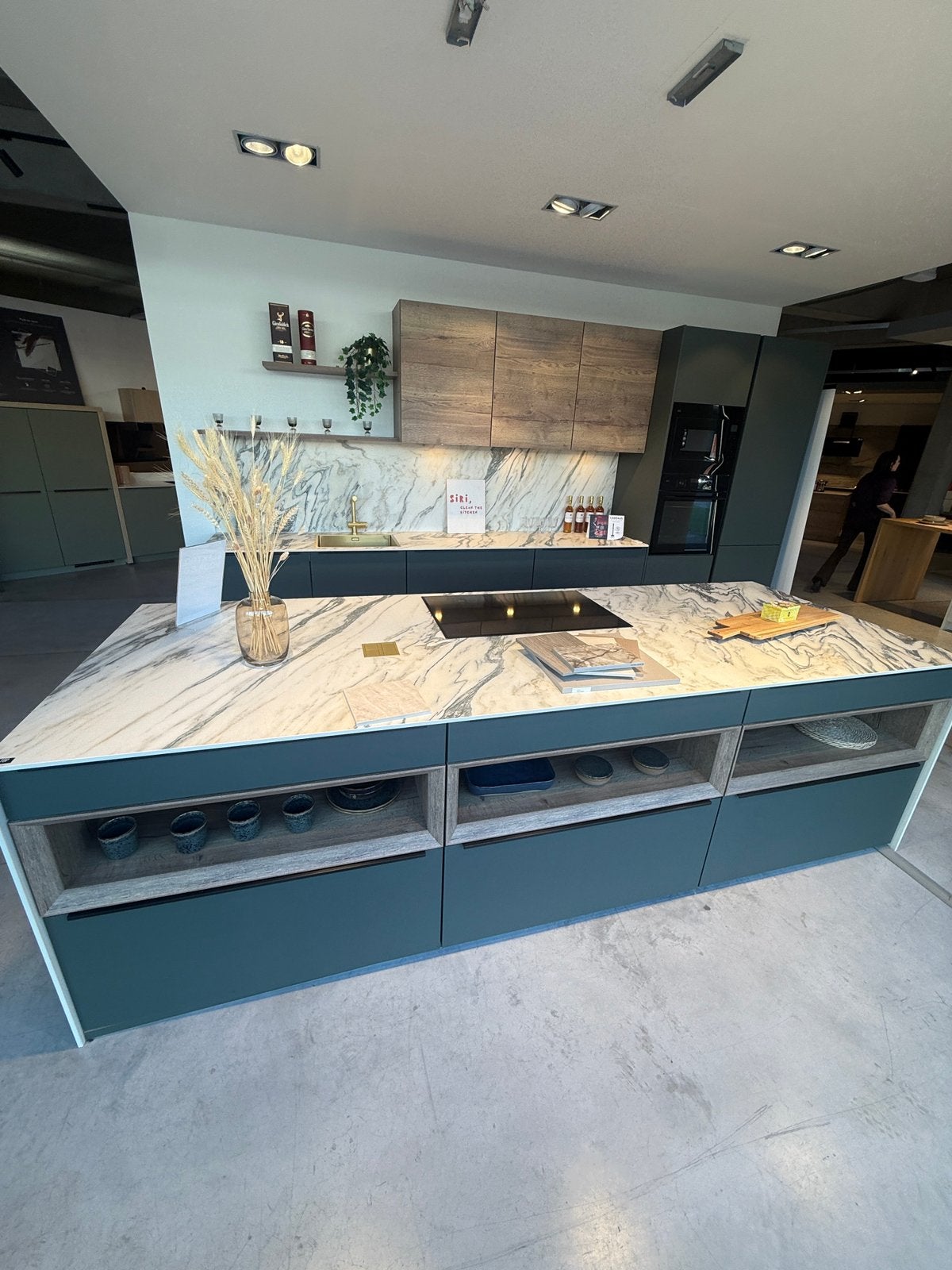 Prachtige showroomkeuken bij Vanden Borre Kitchen, Huis en Inrichting, Ophalen, Graniet of Steen, Dubbelwandige keuken, Zo goed als nieuw