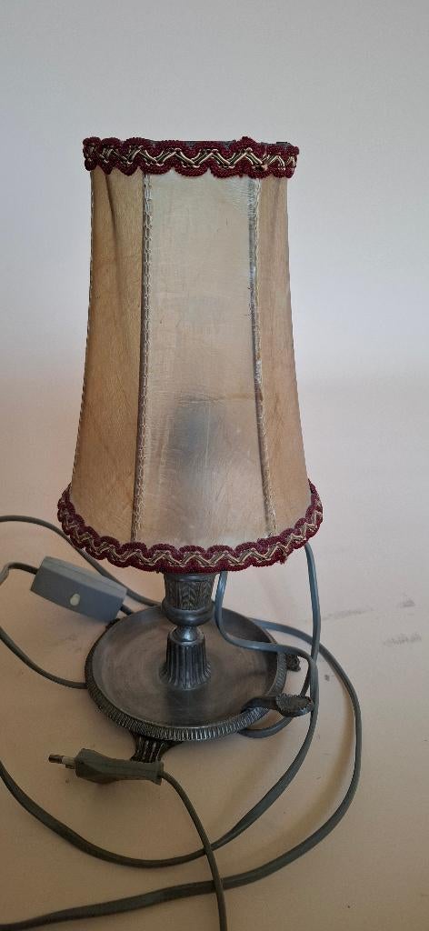 Lampe en étain, Enlèvement