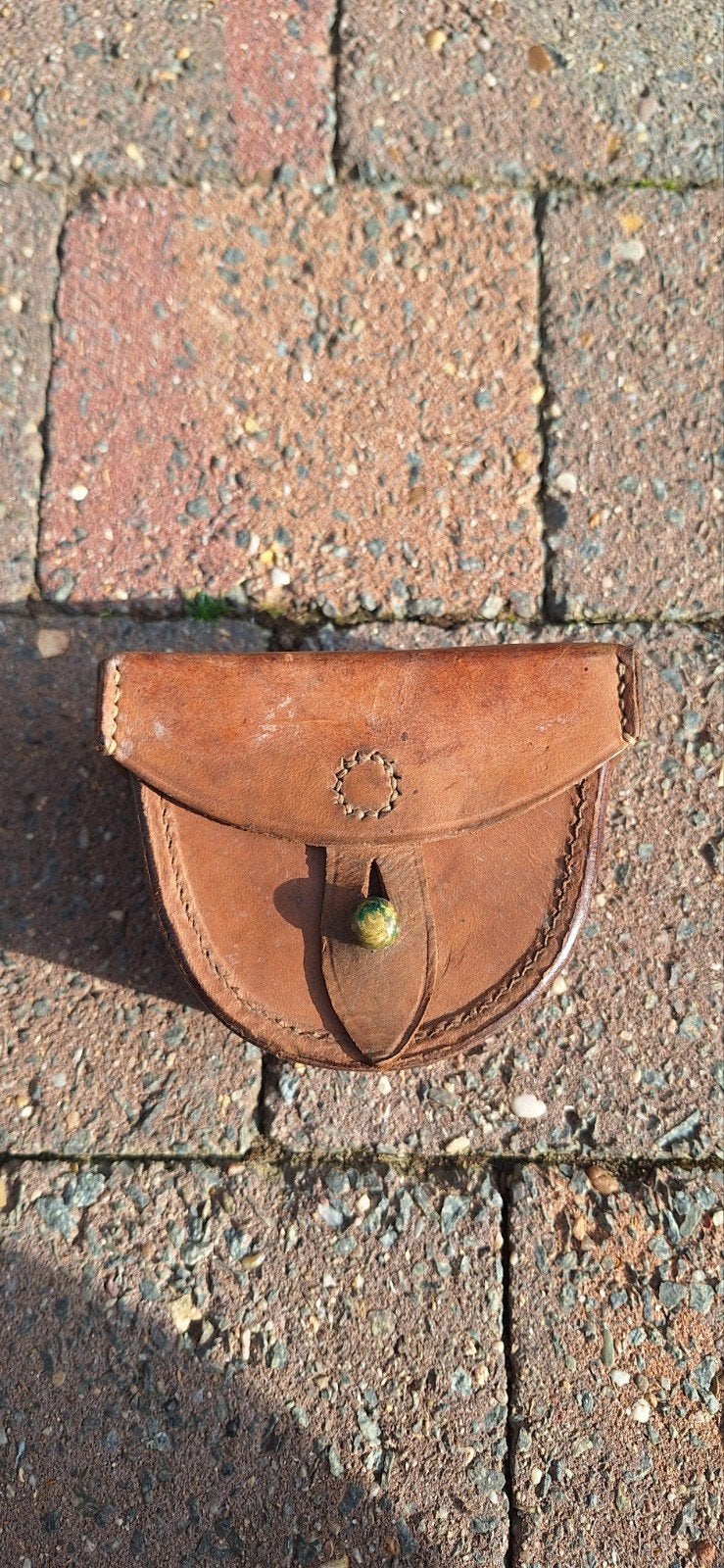 Pouch cuir allemand, Enlèvement