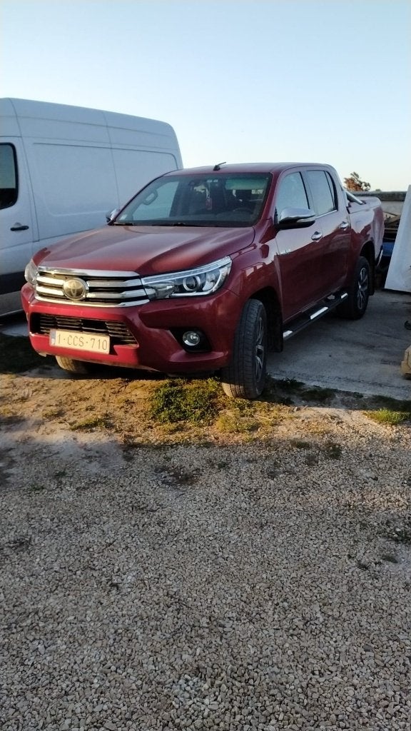 Toyota Hilux Pick-up 2.4 D-4D bte auto 1er propri full opts, 2393 cm³, Entretenue par le concessionnaire, Noir, 5 portes