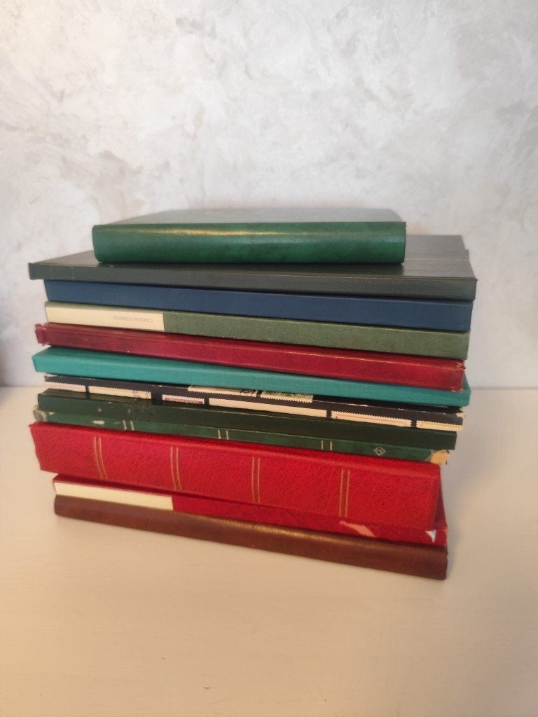 Doos met 12 albums met postzegels, Postzegels en Munten, Ophalen of Verzenden